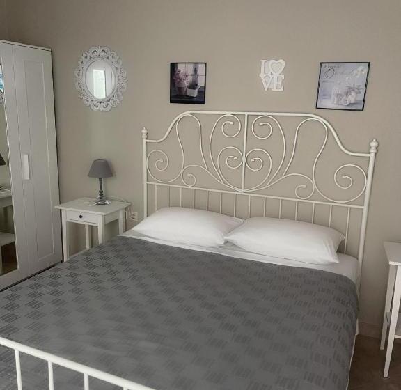 בית מלון כפרי Delfini Beach