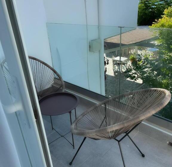 בית מלון כפרי Delfini Beach