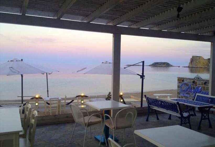 בית מלון כפרי Delfini Beach