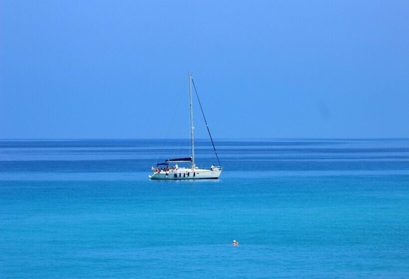 هتل Blu Tropical Resort
