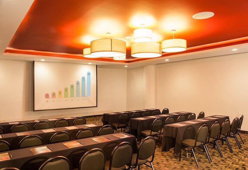 Отель Fiesta Inn Queretaro Centro Sur