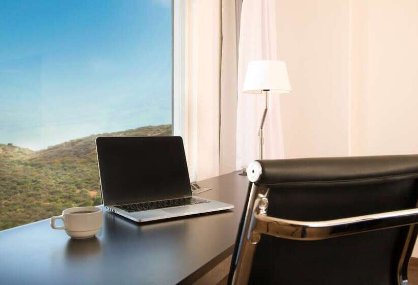 Отель Fiesta Inn Queretaro Centro Sur