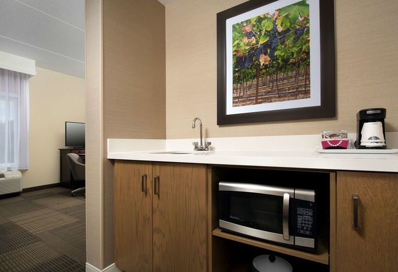 Отель Hampton Inn & Suites Falls Church