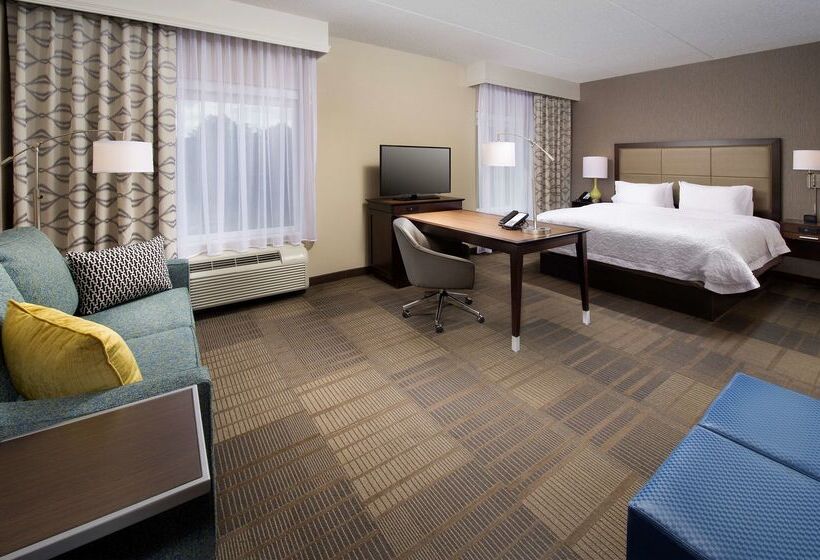 Отель Hampton Inn & Suites Falls Church