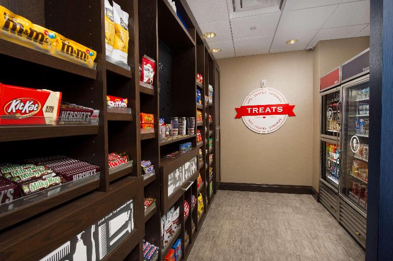 Отель Hampton Inn & Suites Falls Church