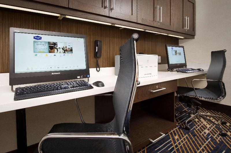 Отель Hampton Inn & Suites Falls Church