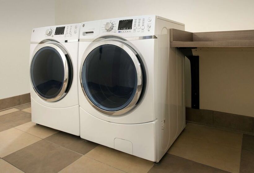 Отель Hampton Inn & Suites Falls Church