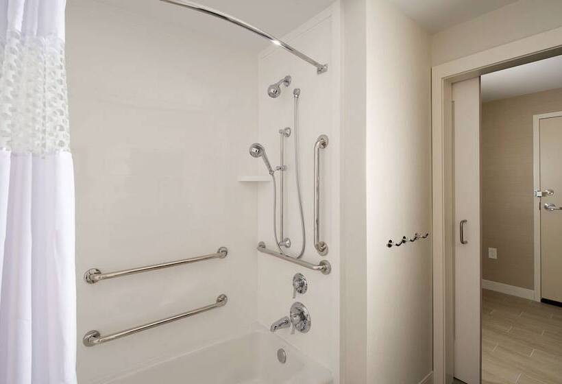 Отель Hampton Inn & Suites Falls Church