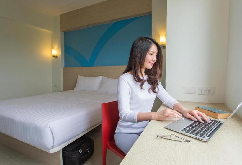 هتل Hop Inn Chumphon