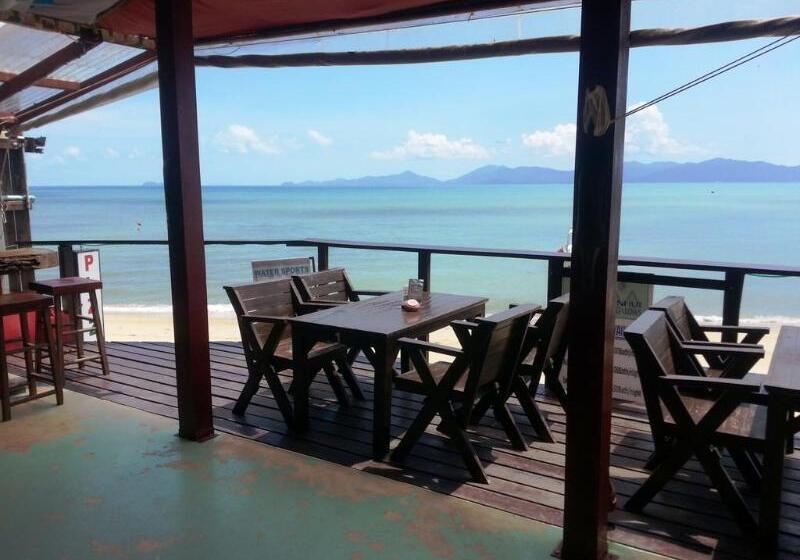 هتل Moonhut Bungalows