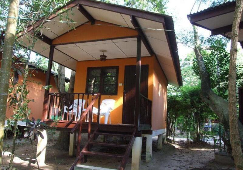 هتل Moonhut Bungalows