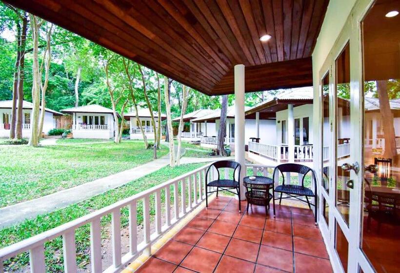هتل Vongdeuan Resort