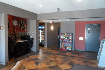 هتل Redvers Western Star Inn & Suites