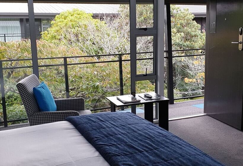 مُتل Aurora On George