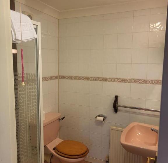 پانسیون All Seasons Gatwick Guest House & Parking
