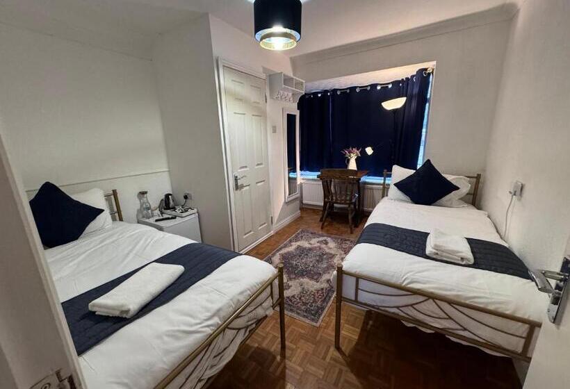 پانسیون All Seasons Gatwick Guest House & Parking