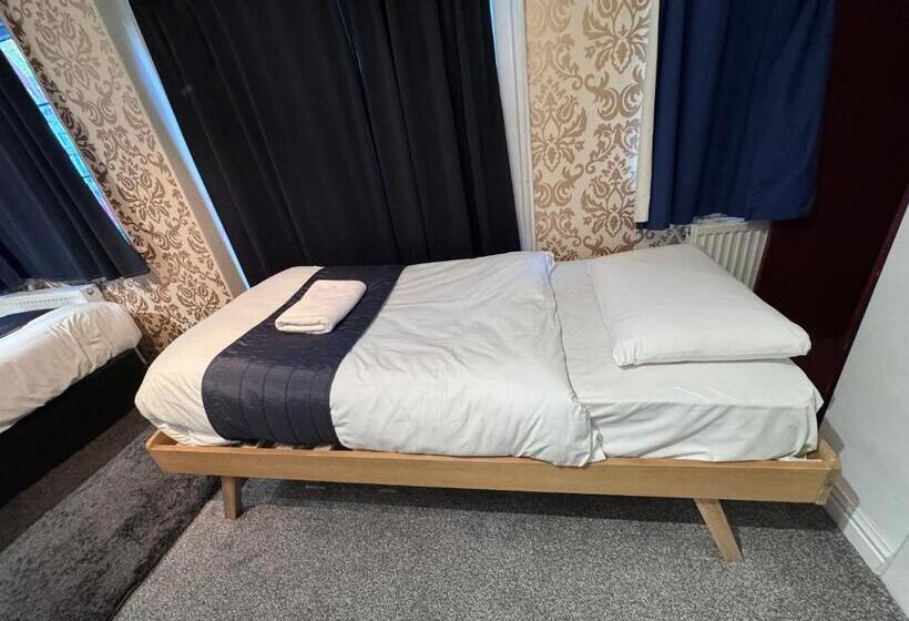 پانسیون All Seasons Gatwick Guest House & Parking