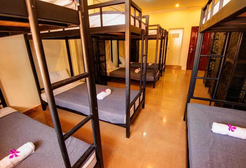 B52 Hostel