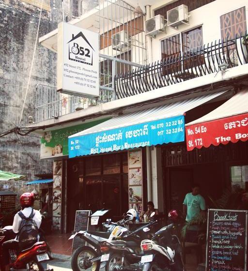 B52 Hostel