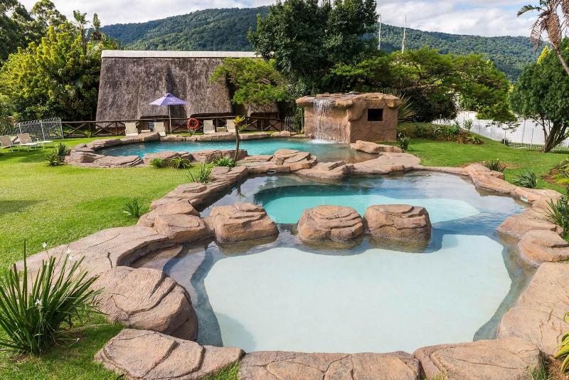 هتل Anew Resort Ingeli Forest Kokstad