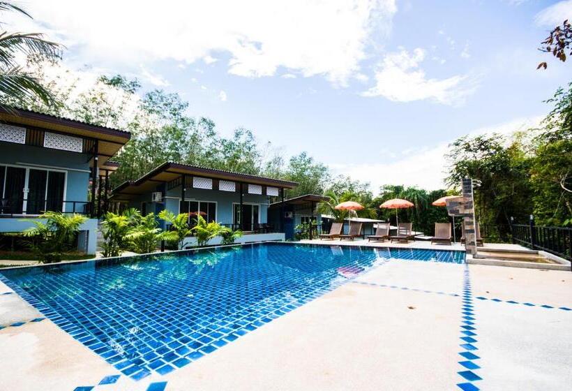 هتل Chomphu Resort
