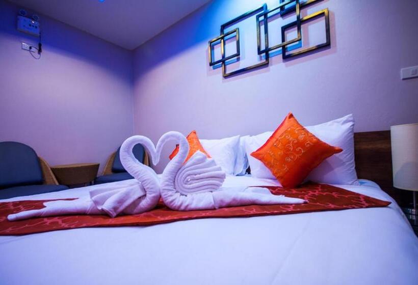 هتل Chomphu Resort