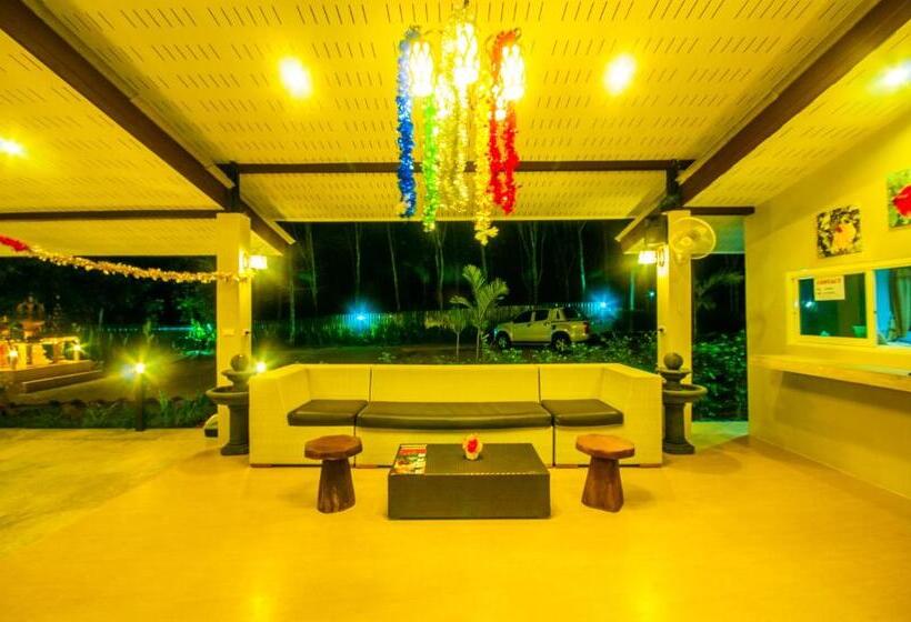 هتل Chomphu Resort