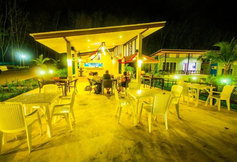 هتل Chomphu Resort