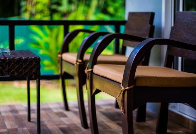 هتل Chomphu Resort