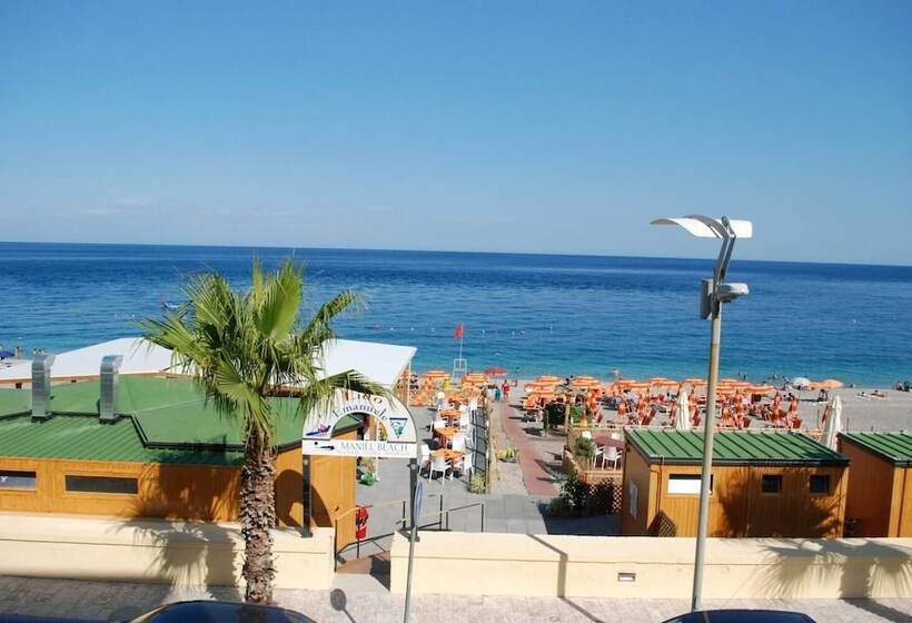 هتل Maniel Beach