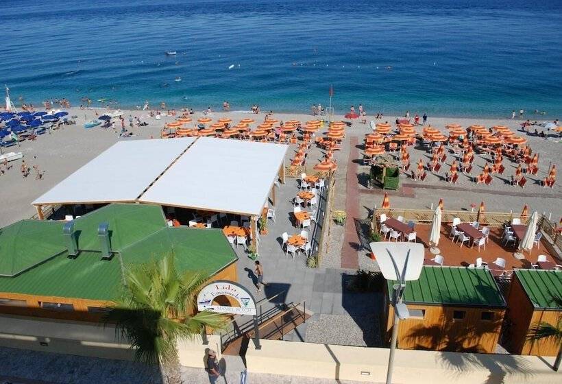 هتل Maniel Beach