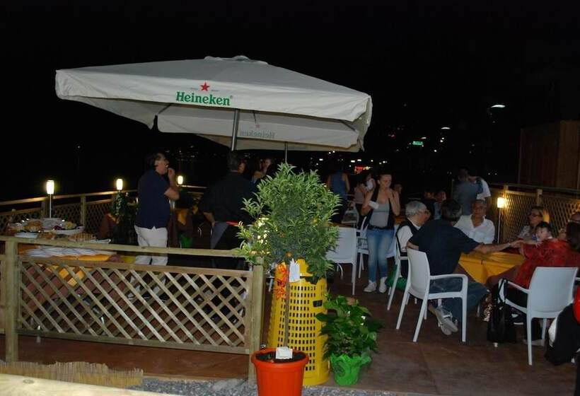 هتل Maniel Beach