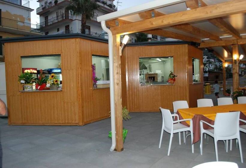 هتل Maniel Beach