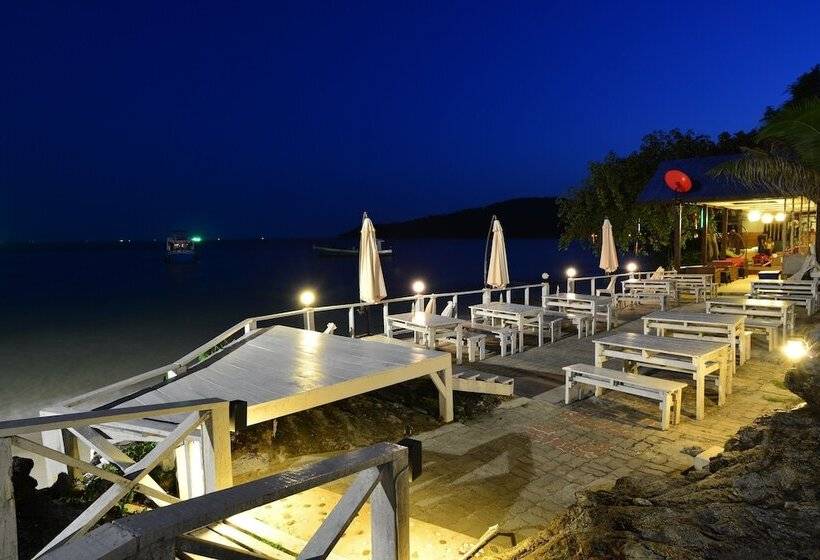 فندق Sangthian Beach Resort