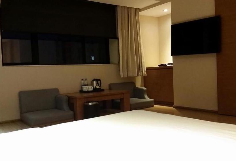 Отель Ji Nanjing Hongqiao Zhongshan Bei Road