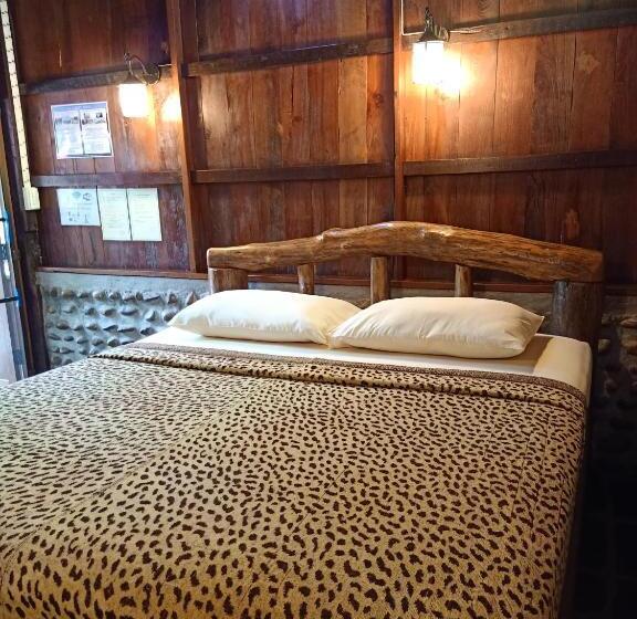 פנסיון J & J Guesthouse