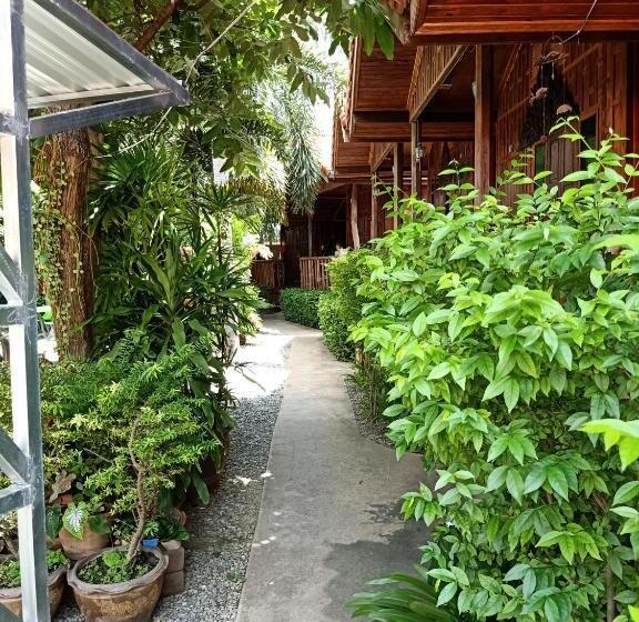 פנסיון J & J Guesthouse