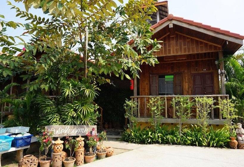 פנסיון J & J Guesthouse
