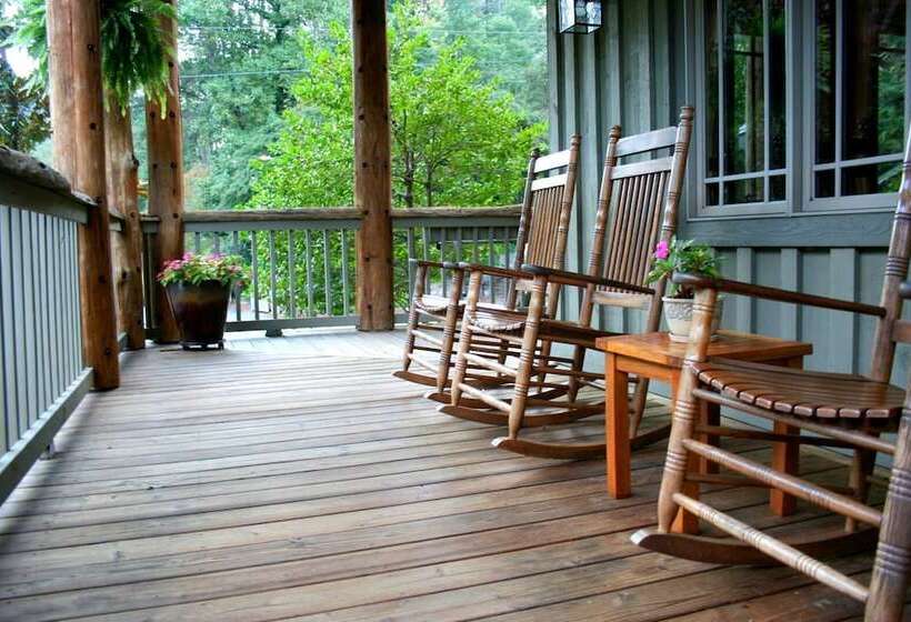 The Esmeralda Inn At Lake Lure