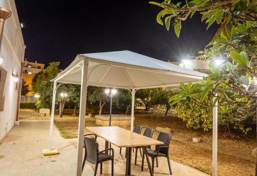 Bed and Breakfast Villa Giardino Delle Zie  Possibilità Di Servizio Mezza Pensione Cena Al Tavolo Colazione Vicino Osp