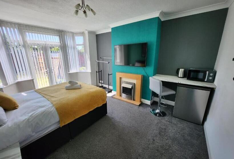 פנסיון Solihull Shared House