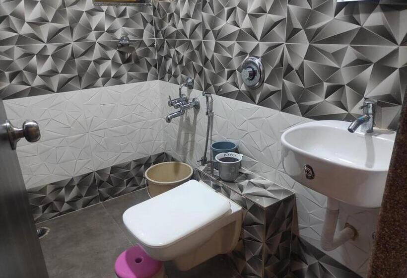 בית מלון כפרי Deepak Executive, Ganpatipule