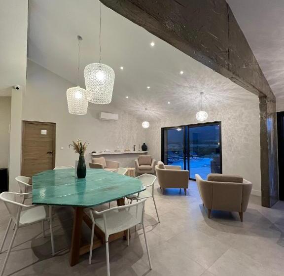 هتل Le Petit Hôtel De Pianottoli Caldarello