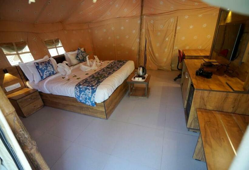 فندق Jungle Journey  A Lake Resort