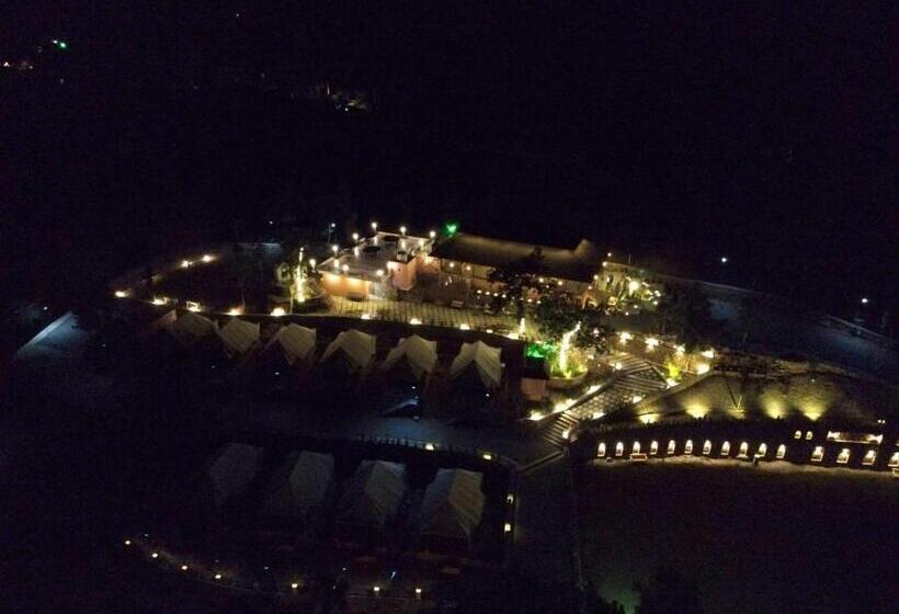 酒店 Jungle Journey A Lake Resort