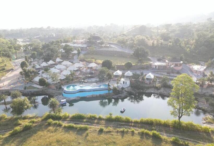 فندق Jungle Journey  A Lake Resort