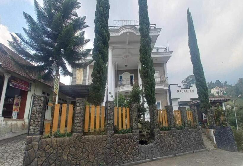Отель Oyo 92628 Raja Alam Homestay