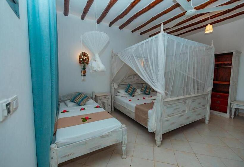 هتل Twiga Beach Resort