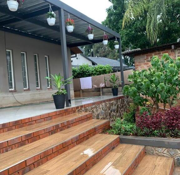 بنسيون Victoria Guest House Nyumbani