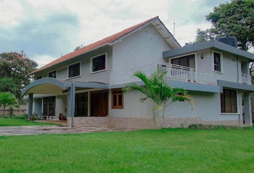 تختخواب و صبحانه Nyumbani Palace Arusha